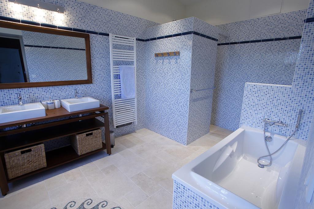 Bed and Breakfast Domaine De Lamassas Hautefage-la-Tour Zimmer foto