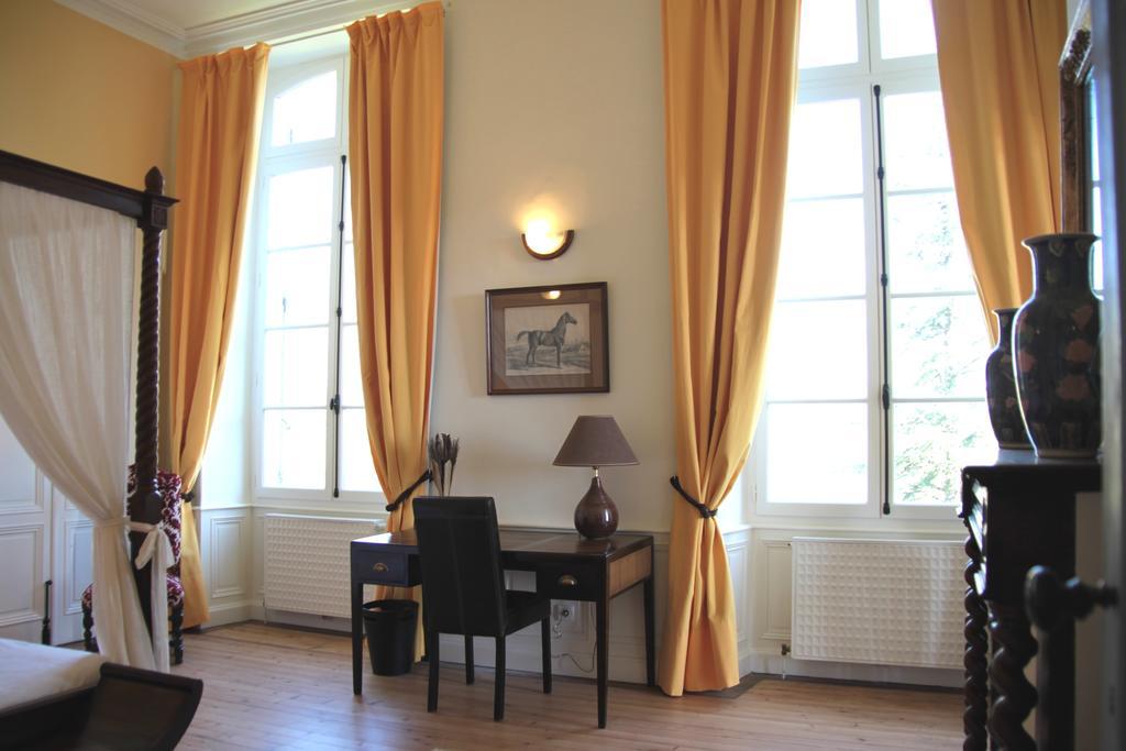 Bed and Breakfast Domaine De Lamassas Hautefage-la-Tour Zimmer foto