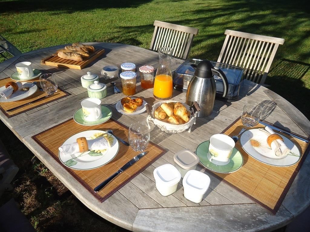 Bed and Breakfast Domaine De Lamassas Hautefage-la-Tour Exterior foto