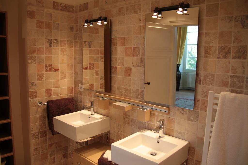 Bed and Breakfast Domaine De Lamassas Hautefage-la-Tour Zimmer foto