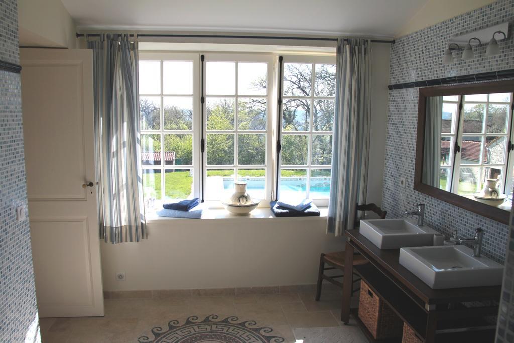 Bed and Breakfast Domaine De Lamassas Hautefage-la-Tour Zimmer foto